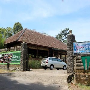 Ijen Resto Banyuwangi Guest House